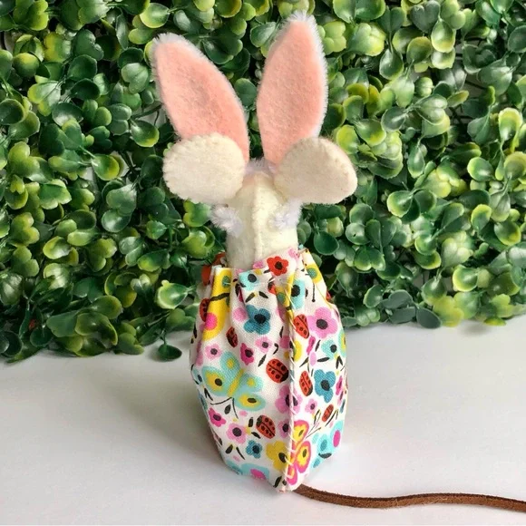 Bunny ears mouse hand-sewn felt carrot art doll Hand Crafted handmade - Picture 7 of 9